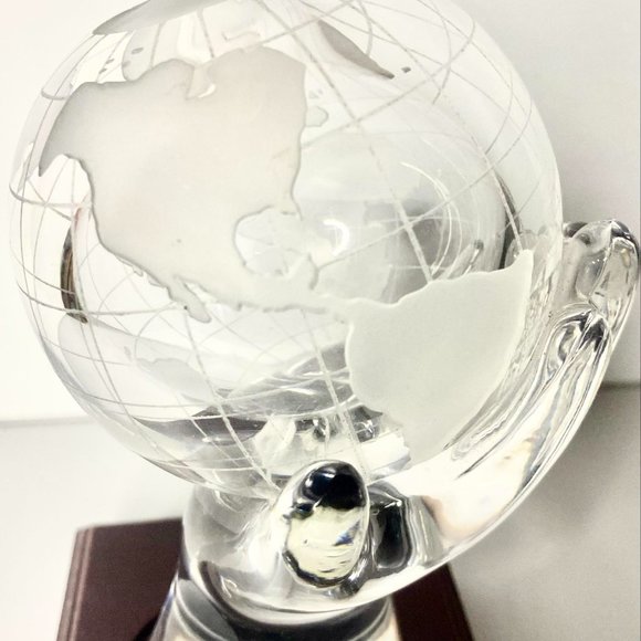 Vintage Surrealist Crystal Sculpture Hand Holding The World Globe - Picture 7 of 8